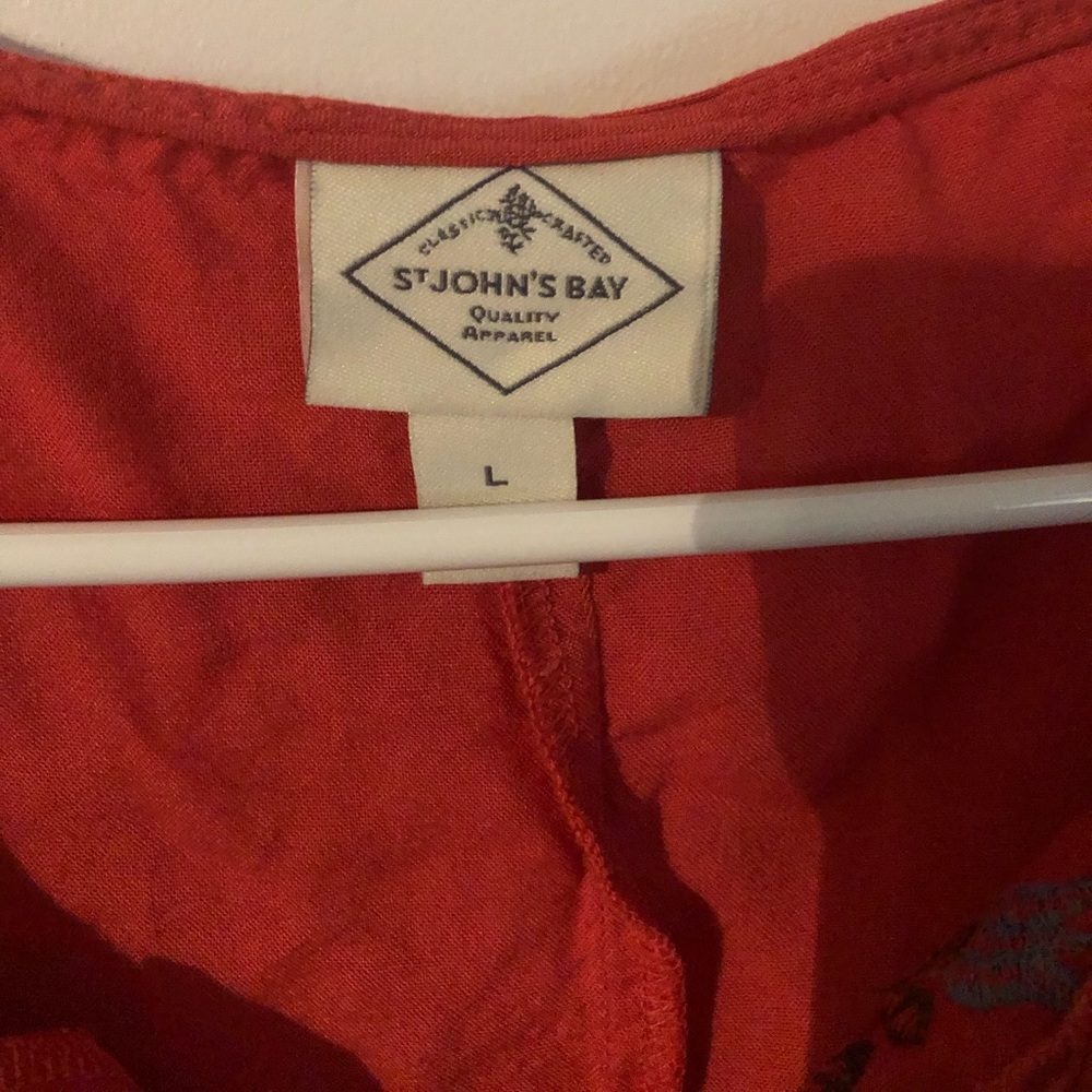 Red top - Picture 2 of 5